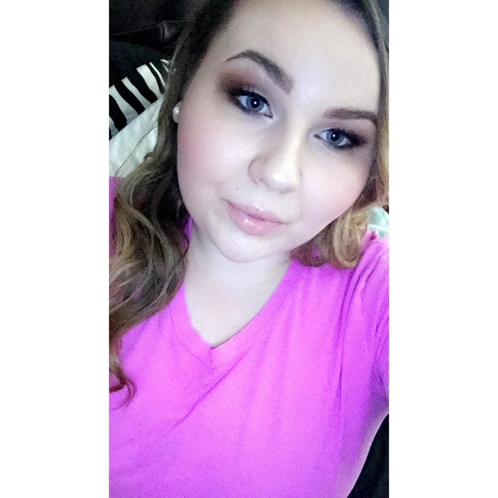 Meet your Posher, Casandra